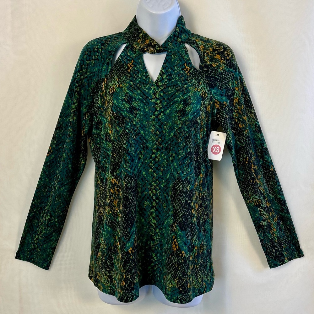 NWT Susan Graver Green Snake Pattern Stretchy Keyhole Top / XS